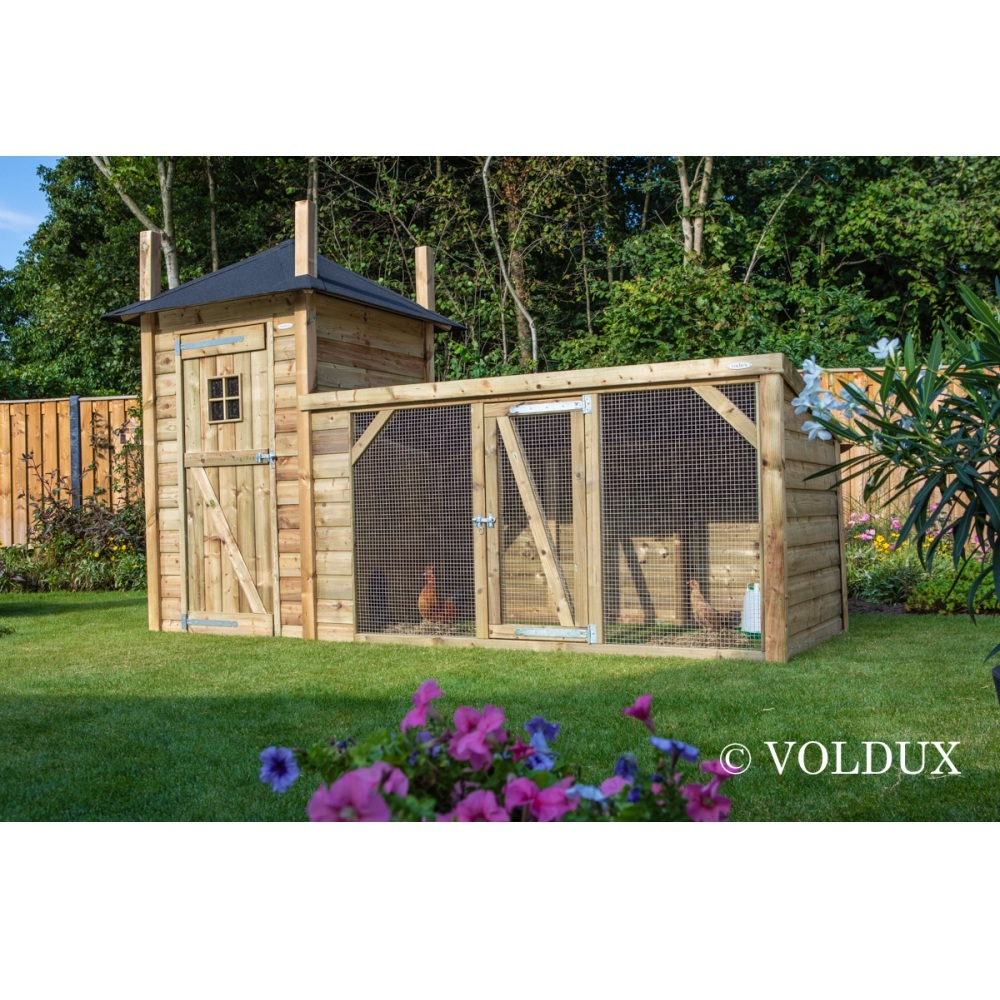 Sfeerfoto: Voldux Kippenhok Lotte 392x150x235 cm groot kippenhok met hooiberg en uitloopren